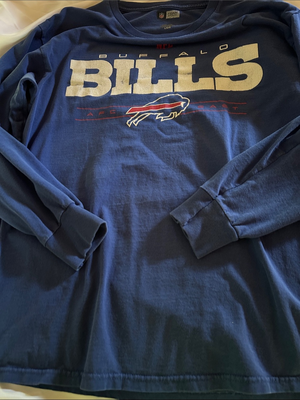 Bills Shirt 🏈 - Picture 6 of 9
